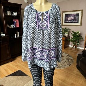 Black Rainn blue, white & pink long sleeve Vneck blouse-size L